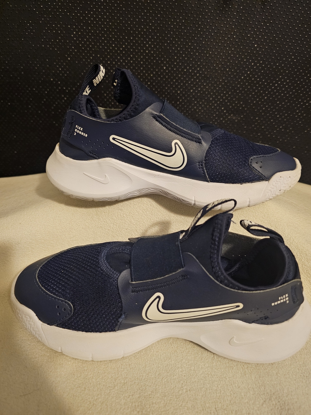 NIKE Kids  Flex Runner 3 Midnigth Navy and White Slip-On Athletic Shoes SZ 3Y .